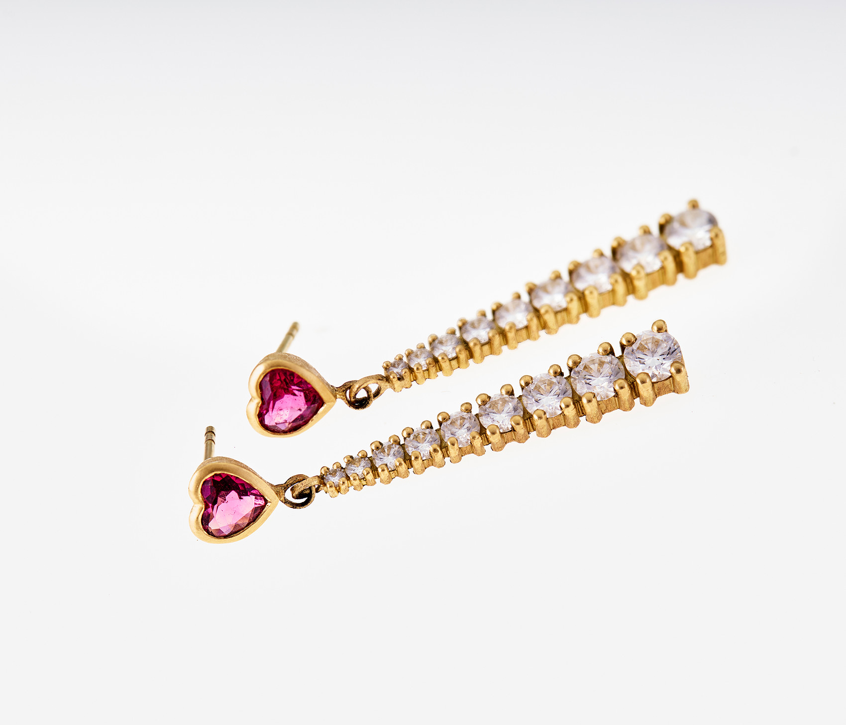 Ohrhänger mit Rubelith Herzen und 2,48ct Brillanten in 750 GG